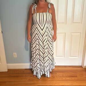 En Creme Chevron Maxi Dress